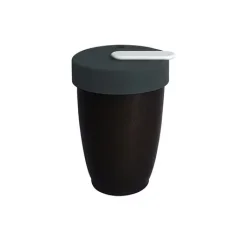 Čierny termohrnček Loveramics Nomad s objemom 250 ml vo farbe Gunpowder, ideálny na cestovanie.