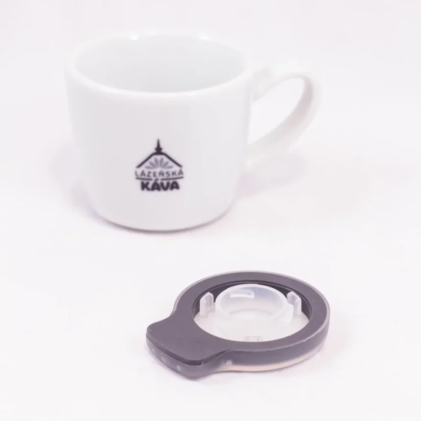 Čierny termohrnček KeepCup Kit Thermal Nitro M s objemom 340 ml udrží váš nápoj teplý vďaka termoskovej funkcii.