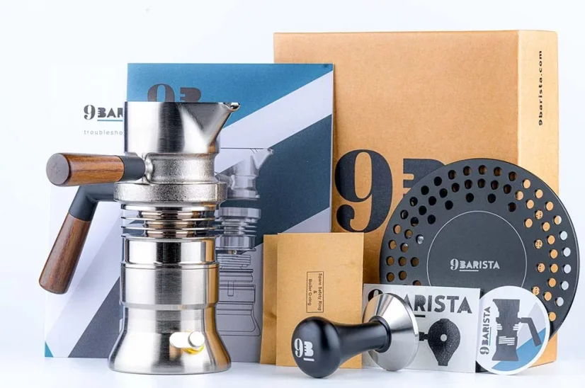 Complete package of the 9Barista coffee maker with a tamper and a pad.