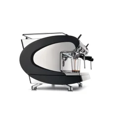 Profesionálny pákový kávovar Nuova Simonelli Aurelia Wave 2GR S v čiernom prevedení s integrovaným displejom.