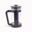 Čierny French press Bialetti Smart s objemom 1000 ml a dvojitou stenou, ktorá udrží kávu dlhšie horúcu.