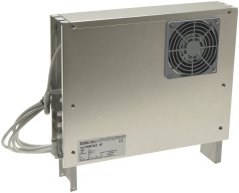Edelstol-Gehäus vum Verdampfer mat Ventilator mat engem Gitter vir a Uschlosskabelen op der Säit.