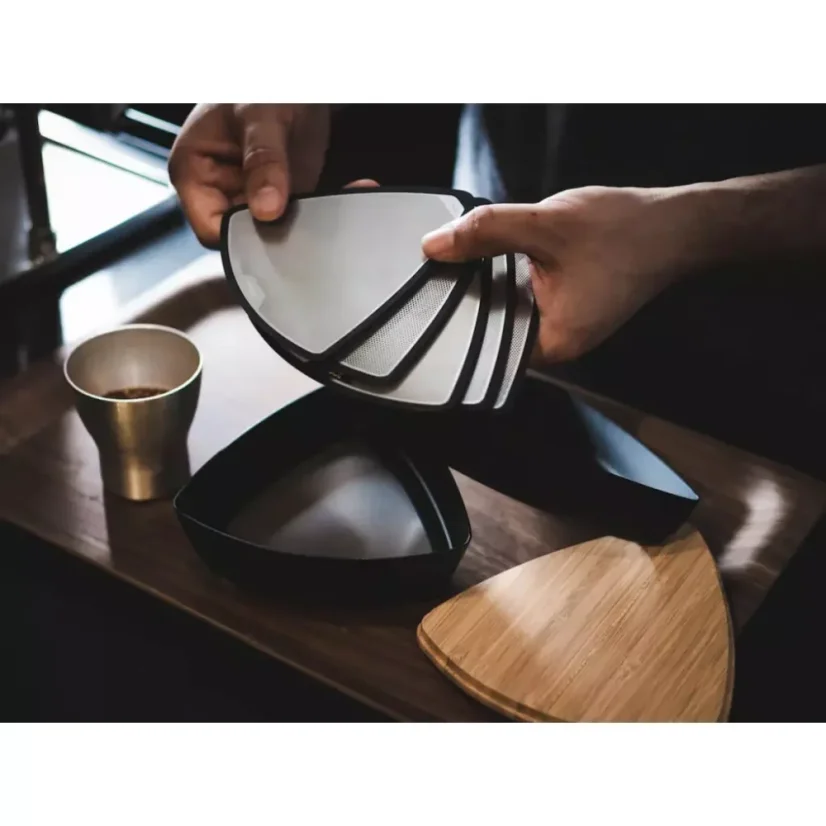 Kruve Sifter Base Black est un gadget à café innovant qui permet un filtrage précis et une préparation du café pour une expérience parfaite.