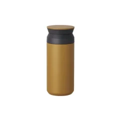 Gourde thermique en acier inoxydable marron Kinto de 350 ml sur fond blanc.