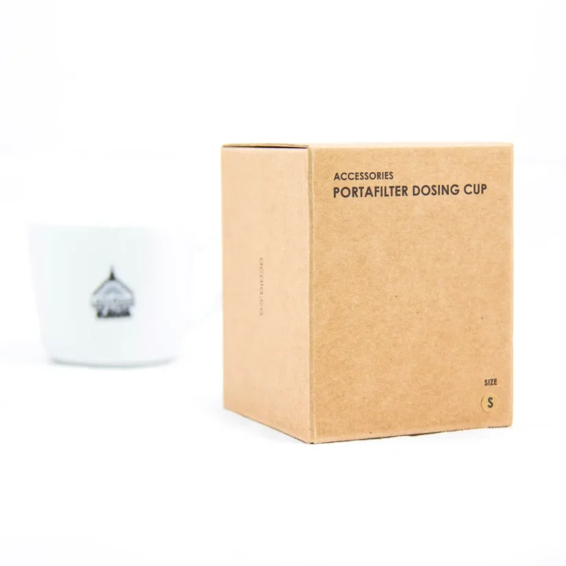 Vaso dosificador Acaia Dosing Cup S fabricado en acero inoxidable, ideal para dosificar café con precisión.