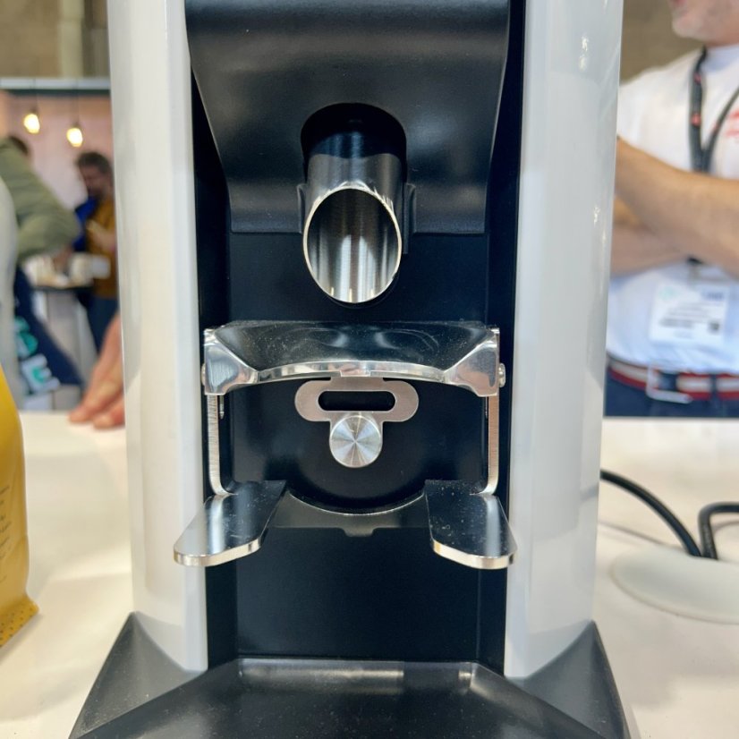 The Anfim Luna coffee grinder is equipped with a practical display that makes grind settings easier and ensures perfect coffee quality.
