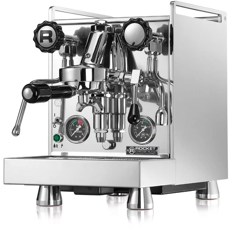Strieborný domáci pákový kávovar Rocket Espresso Mozzafiato Cronometro R, ideálny pre použitie v domácnostiach.