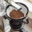 Cafea măcinată preparată în filtru pentru moccamaster