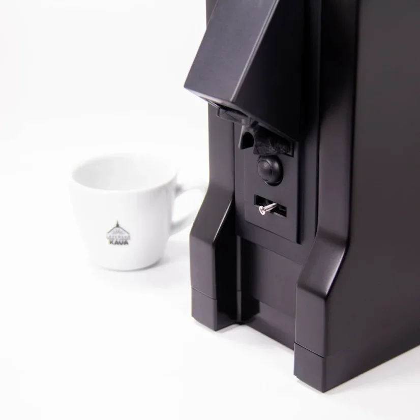 Primer plano de un dispensador de café molido.