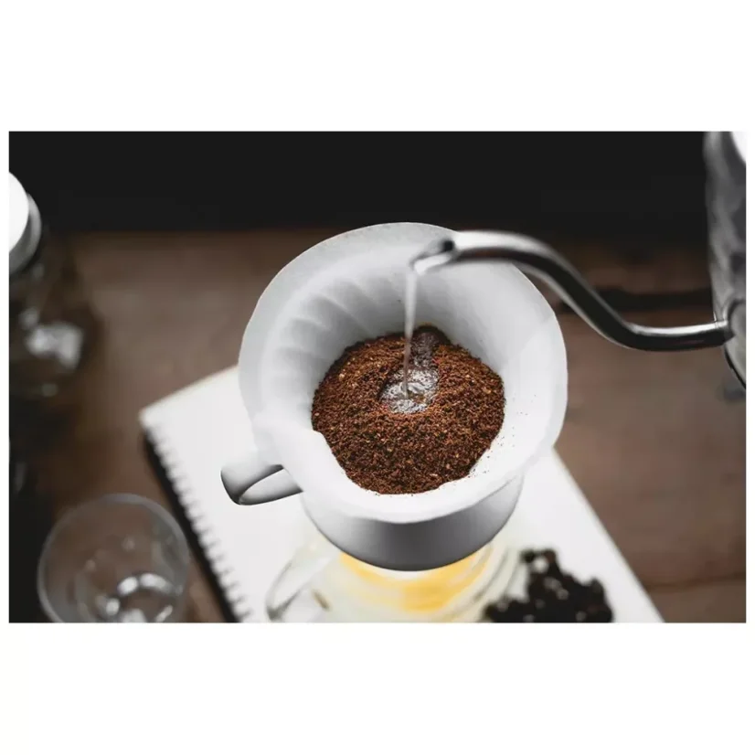 Weiße Papierfilter Hario V60.