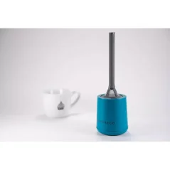 Grey plastic strainer with a blue container for resting and a porcelain cup with a logo in the background