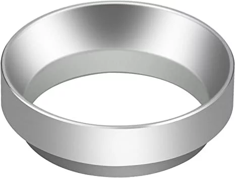 Strieborný plniaci lievik 53 mm na bielom pozadí