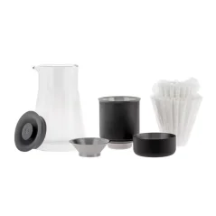 Fehér Fellow Stagg XF Pour-Over Set csepegtető a tökéletes kávé elkészítéséhez. Fehér Fellow Stagg XF Pour-Over Set csepegtető a tökéletes kávé elkészítéséhez.