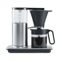 Cafetera de goteo doméstica Wilfa Classic CM3S-A100 de color plateado con un diseño elegante.