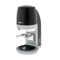Automatyczny tamper Puqpress Q1 o średnicy 58,3 mm w eleganckim czarnym kolorze do precyzyjnego ubijania kawy.