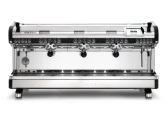 Professionelle Siebträger-Kaffeemaschine Nuova Simonelli Aurelia Wave T3 3GR in schwarzer Ausführung mit automatischer Reinigungsfunktion.