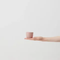 Ceașcă pentru cappuccino Aoomi Yoko Mug A07 cu volumul de 125 ml, fabricată din ceramică.