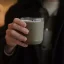 Tasse thermique khaki Kinto To Go Tumbler d'une capacité de 240 ml.