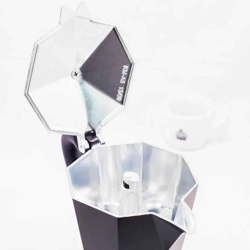 Cafetière moka noire Bialetti Moka Express avec une capacité de 6 tasses de café.