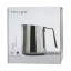 Cafetière noire Fellow Eddy pour le lait, d'une capacité de 530 ml, idéale pour la préparation de spécialités café.