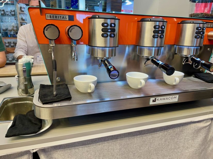 Professional lever espresso machine Iberital Vista 2GR Colour with high-quality E61 group head.
