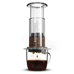 Le presse-café Aeropress a un magnifique design en cristal.