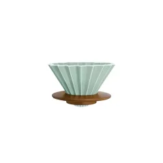 Dripper Origami en porte-filtre en bois.