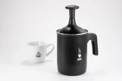 Milk frother in black by Bialetti Tuttocrema, 330ml, on a white background with a cup featuring a coffee logo.