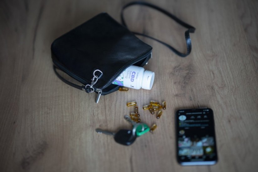 Handbag and Cannapio CBD capsules with keys and cell phone.