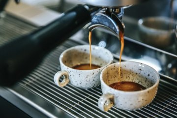 4 einfach Tipps fir de beschte Kaffi doheem ze preparéieren