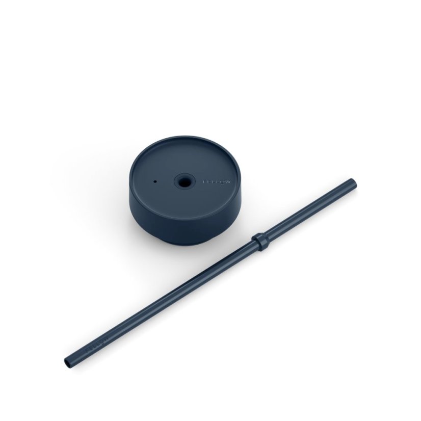 Mug isotherme avec paille pour boissons froides en couleur bleue.