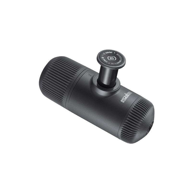 Reise-Kaffeekocher Wacaco Nanopresso in Grau.