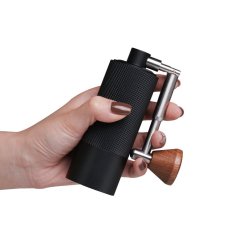 A Timemore Nano 3 fekete kézi daráló nagyon kompakt méretekkel rendelkezik.