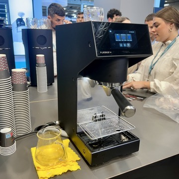 Kávovar Victoria Arduino Pure Brew + ponúka jedinečnú technológiu na prípravu lahodnej kávy.