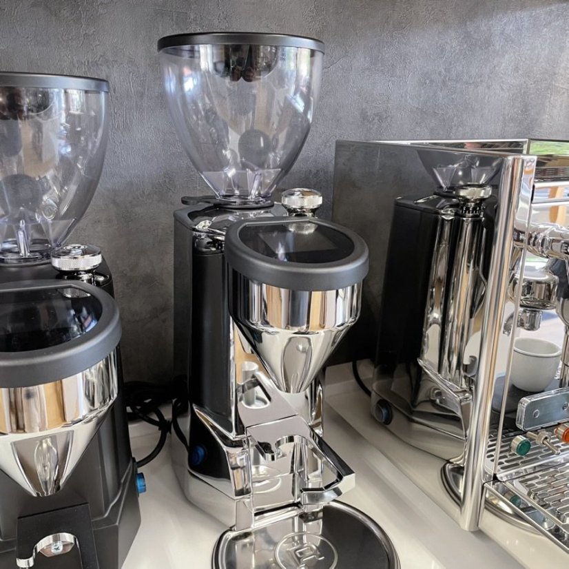 Silver Rocket Espresso SUPER FAUSTO coffee grinder marked as standard.