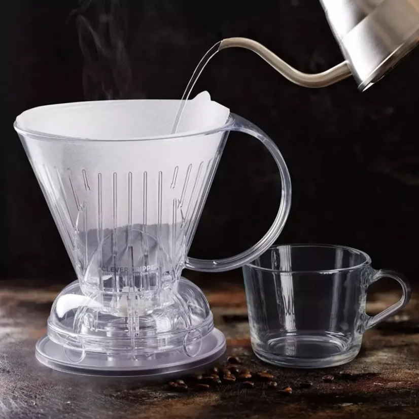 Clear plastic Clever dripper L with a capacity of 530 ml, capable of brewing up to 3 cups of coffee.