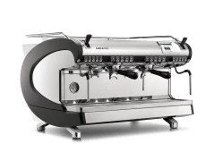 Profesionalní espresso máquina Nuova Simonelli Aurelia Wave 2GR Digit en acabado negro, ideal para preparar café americano.