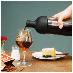 Stílusos Cold Brew tálalás Hario Filter-In palackkal.