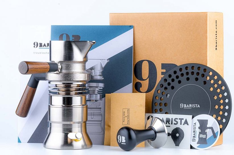 The complete package of the 9Barista coffee machine with tamper and pad.