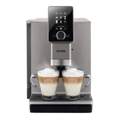 Strieborný automatický kávovar Nivona 930 s pripraveným latte