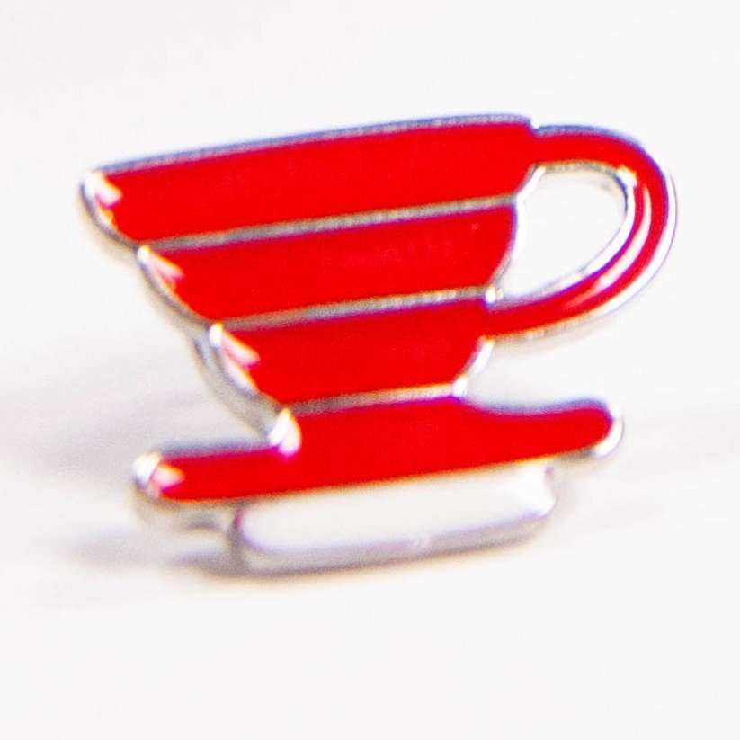 Edo badge in the shape of a dripper in red.