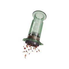 El Aeropress Clear Coffee Press tiene un hermoso diseño verde limpio. El Aeropress Clear Coffee Press tiene un hermoso diseño verde limpio.