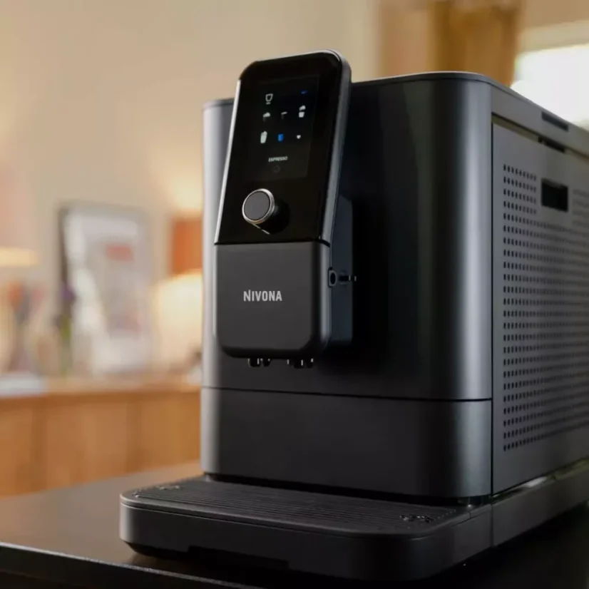 Automatische Kaffeemaschine Nivona NIVO 8101 in mattem Schwarz ist aus hochwertigem Kunststoff gefertigt, was ihr ein modernes Aussehen und Langlebigkeit verleiht.