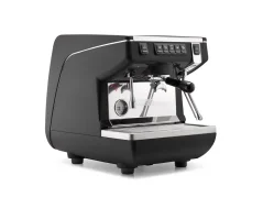 Profesionali rankinė kavos virimo mašina Nuova Simonelli Appia Life 1GR juodos spalvos su variniu katilu.