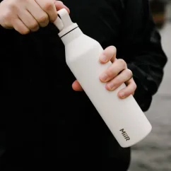White MiiR Narrow Mouth Bottle thermos mug with a capacity of 680 ml, ideal for travel.