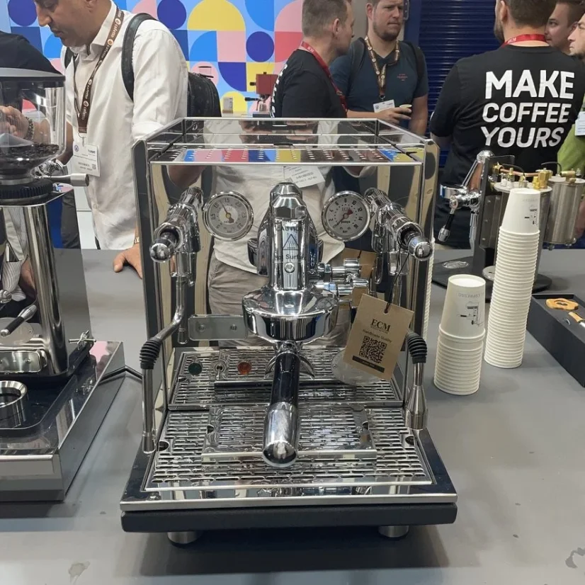 ECM Synchronika, Hebel-Kaffeemaschine für den Heimgebrauch, ideal für die Zubereitung von Americano und anderen Kaffeespezialitäten.
