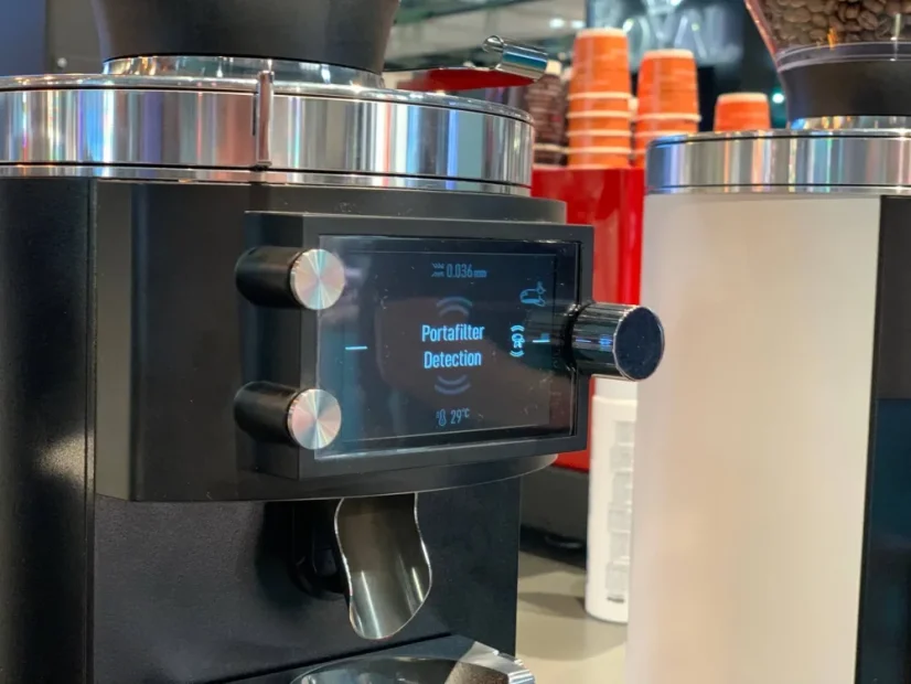 Espresszó kávédaráló Mahlkönig E65S GbW beépített kijelzővel a könnyű kezelés érdekében.