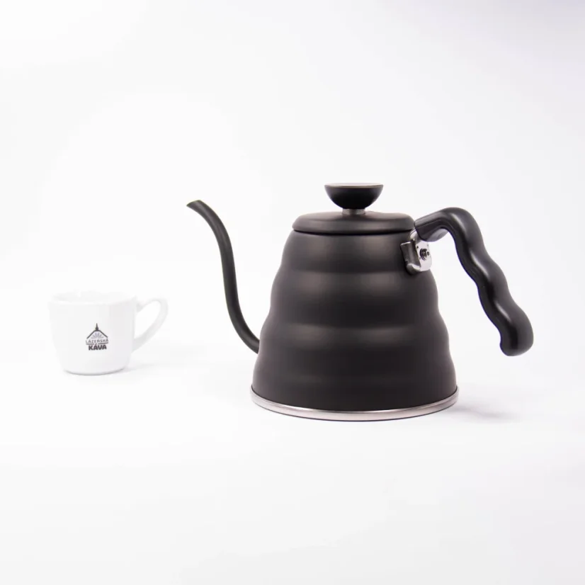 Bouilloire Hario Buano de couleur noire avec un col de cygne, d'une capacité de 1,2 litre, adaptée pour une utilisation sur brûleur à gaz.