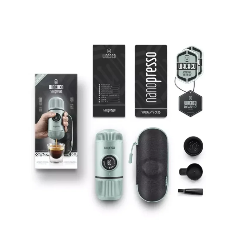 Inhalt der Verpackung Wacaco Nanopresso in blauer Farbe.
