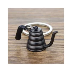 Stylischer schwarzer Schlüsselanhänger in Form einer Kanne ist das ideale Geschenk für jeden Kaffeeliebhaber.